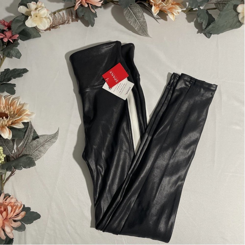 NWT $110‎ Spanx [ Small ] Side Stripe Faux Leather Leggings in Black/White